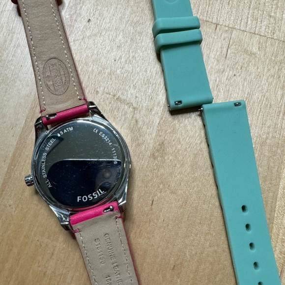 Women’s Boyfriend Fossil Watch with changeable straps - Picture 2 of 3